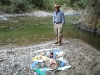 Descanso y almuerzo a orillas del río
